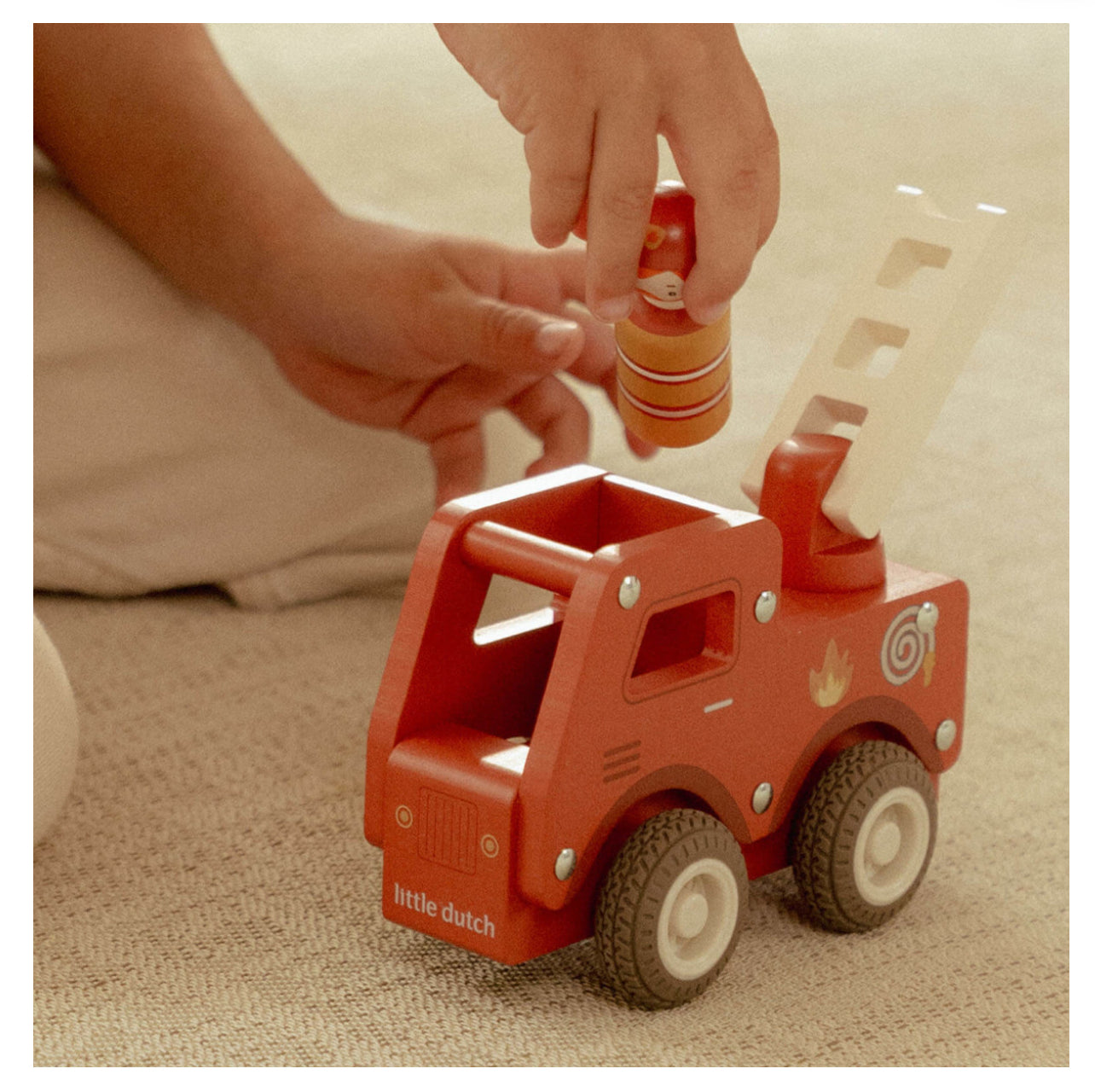 شاحنة اطفاء خشبية