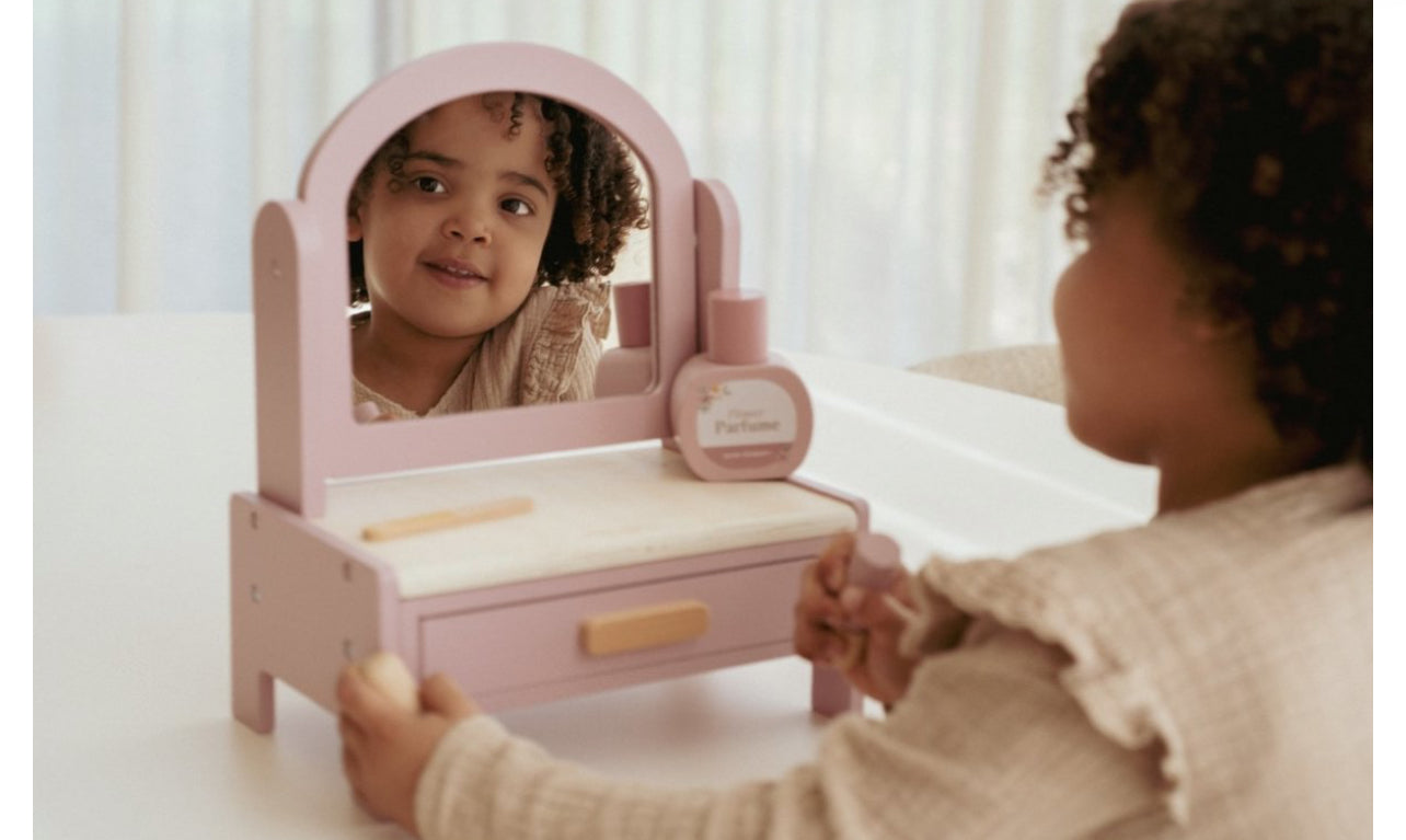 تواليت تجميل ومكياج خشبي