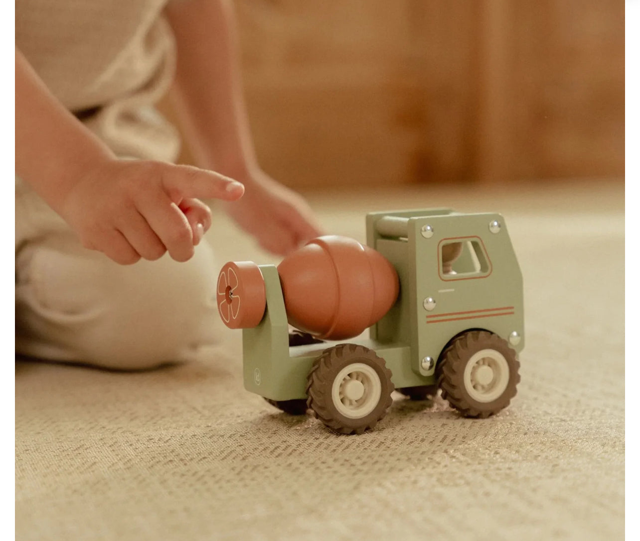 شاحنة اسمنت خشبية