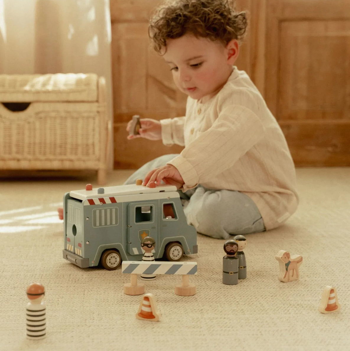 شاحنة شرطة خشبية