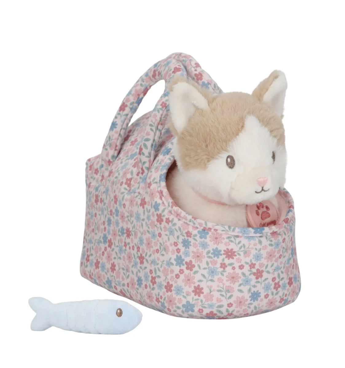 القطة وحقيبتها